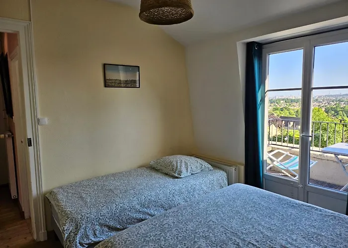 L\' Eglise - 2 Pieces Avec Balcon Au Dernier Etage Vue Paris